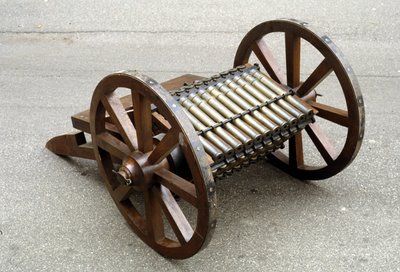Roterende rørpistol. Model lavet efter tegningen af Leonardo da Vinci (Leonardo da Vinci). af Leonardo da (after) Vinci