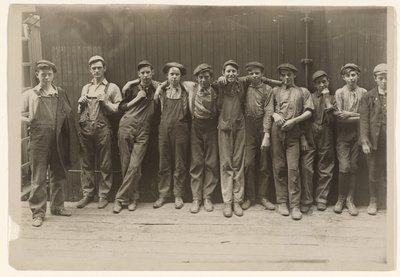 En gruppe unge stipendiater arbejder på en konservesfabrik i Indianapolis, Indiana af Lewis W. Hine