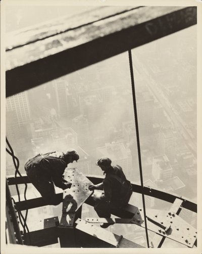 Empire State Building, New York af Lewis W. Hine