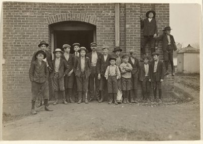 (Noon Hour, King Mfg. Co., Augusta, Georgia) af Lewis W. Hine