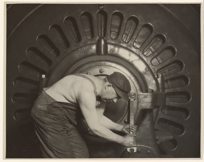 Power House-mekaniker. af Lewis W. Hine