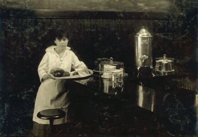 En ung servitrice, Delia Kane af Lewis Wickes Hine
