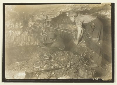 At bore efter et skud: Gammeldags måde at udvinde kul på af Lewis Wickes Hine