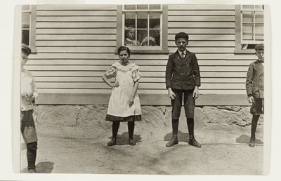 Edward St. Germain og hans søster Delia, Phoenix, Rhode Island, april 1909 af Lewis Wickes Hine