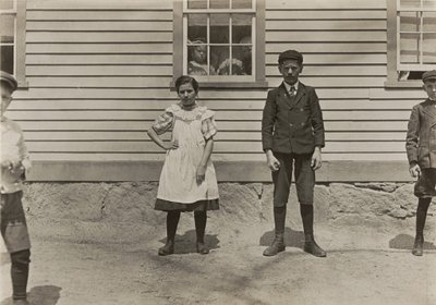 Edward St. Germain og hans søster Delia, møllearbejdere, Phoenix, Rhode Island, april 1909 af Lewis Wickes Hine