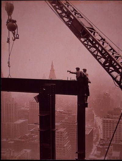 Empire State Building under opførelse, viser placering af ståldrager af Lewis Wickes Hine