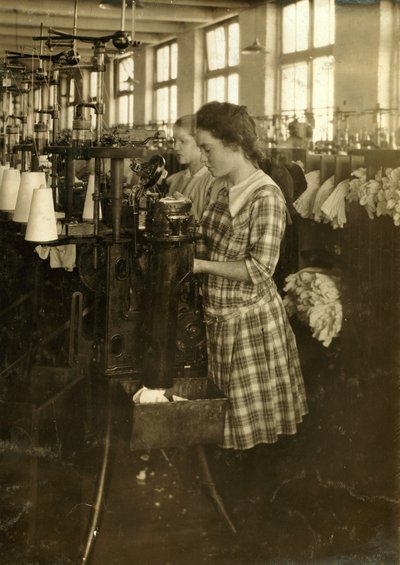 Piger laver strømper i Ipswich Mills i Boston, Massachusetts af Lewis Wickes Hine