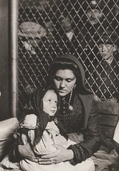 Immigrantmor og barn af Lewis Wickes Hine