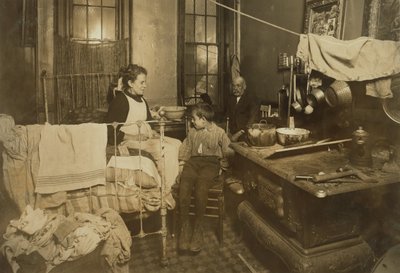 Jimmie Chinquanana "underklasse" kategori, hjemme i New York bag familiens butik, 1913 af Lewis Wickes Hine