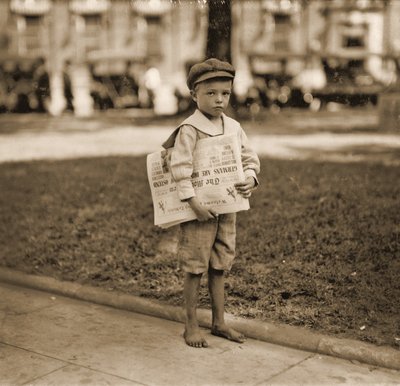 Portræt af en avis-sælger, ca. 1910 af Lewis Wickes Hine