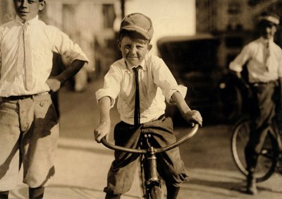 Western Union messenger boys, Houston, Texas, 1913 af Lewis Wickes Hine