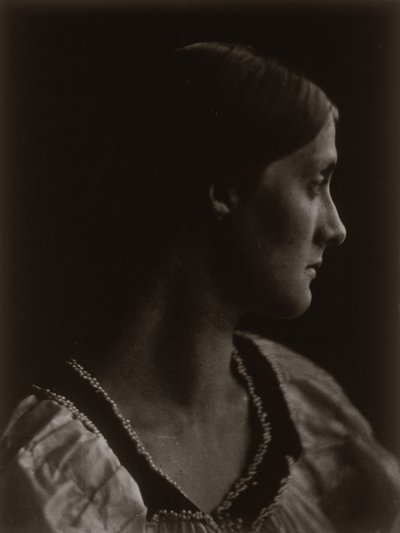 Julia Jackson, lille profil