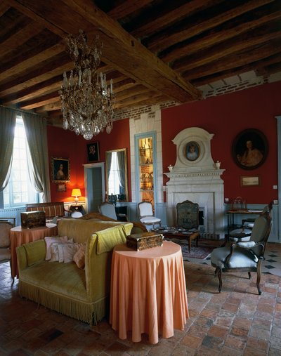 Stue med bjælkeloft og møbler i Louis XV- og Louis XVI-stil, Castle of Reaux, Chouze-sur-Loire, Indre-et-Loire, Frankrig (foto) af Unbekannt Unbekannt
