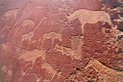 Namibia, Damaraland Wilderness Area, Twyfelfontein, Brandberg-bjergene, stenalderstengraveringer af Unbekannt Unbekannt