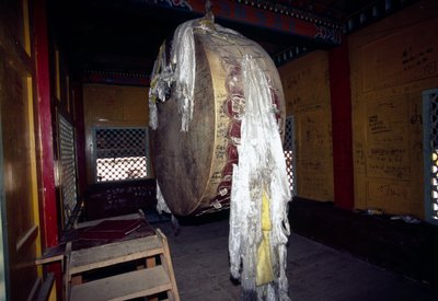 Bedehjul i Ganden Sumtseling kloster i Shangri-La, også kendt som Zhongdian eller Gyalthang, Yunnan, Kina af Unbekannt Unbekannt