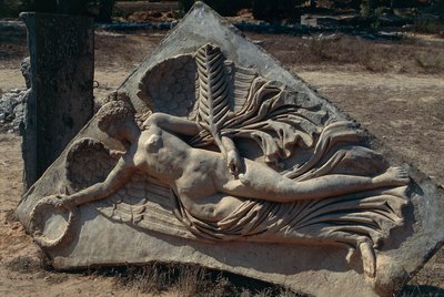 Relief af Septimus Severus-buen i Severan Forum, der viser Sejrsgudinden med vinger, Libyen, Historisk Tripolitanien, Leptis Magna (UNESCOs verdensarvsliste). af Unbekannt Unbekannt