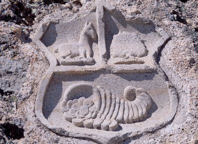 Spanien, Castilla y Leon, Mombeltran, Slot af hertugerne af Albuquerque, Arkitektoniske detaljer, der viser våbenskjold af Unbekannt Unbekannt