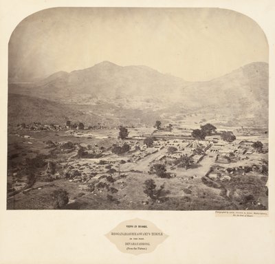 Udsigt i Mysore: Bhoganarasimhaswamis tempel, i fortet, Devarayadroog (fra plateauet) af Lieutenant Colonel Henry Dixon