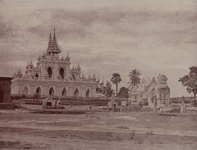 Amerapoora: Sindu Shwe koo Pagoda af Linnaeus Tripe