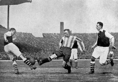 Action fra en Arsenal mod Sheffield United fodboldkamp, c1927-1937. af London News Agency