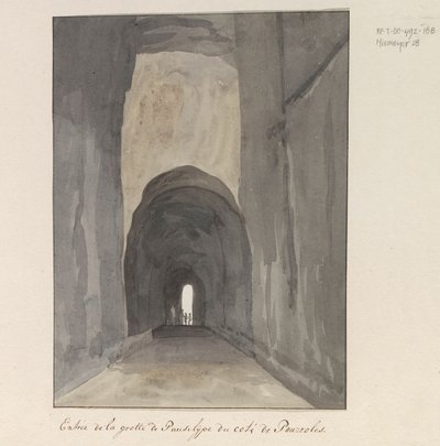 Ingang van grot Crypta Neapolitana (af Grotta di Posillipo) aan de kust van Pozzuoli Indgang til Pausilype-hulen nær Pozzuoli (titel på objektet) Rejser i Italien, Sicilien og Malta - 1778 (serietitel) af Louis Ducros