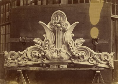 Dæmpning af pavillonens frontoner. Hovedfacaden. af Louis Emile Durandelle