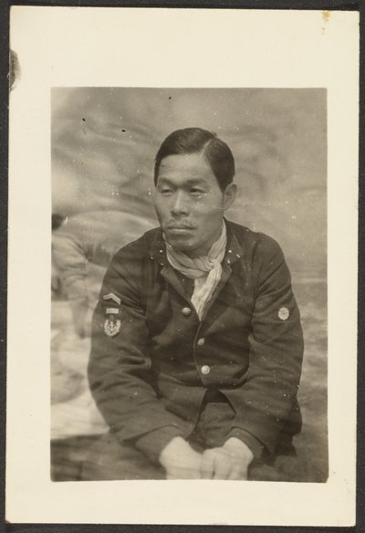 [Asiatisk mand i uniform] af Louis Fleckenstein
