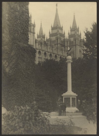 [Cathedral Towers] af Louis Fleckenstein