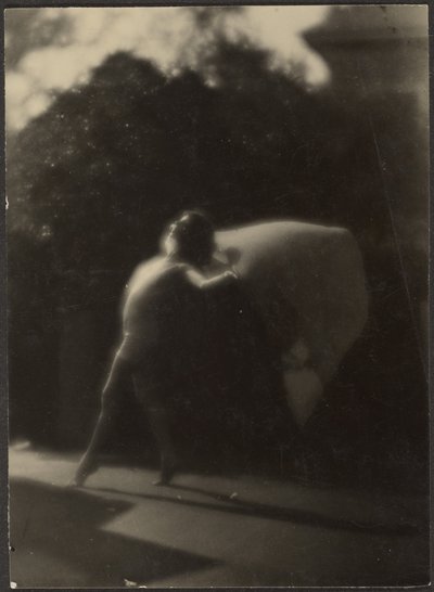 [Danser i haven] af Louis Fleckenstein