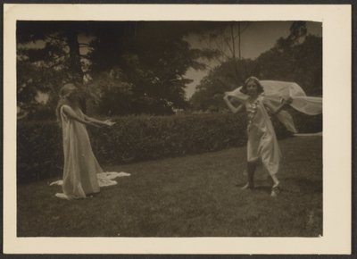[Dansere i haven] af Louis Fleckenstein