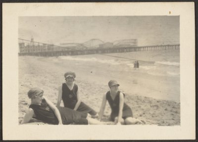 [Figurer på stranden nær Santa Monica Pier] af Louis Fleckenstein