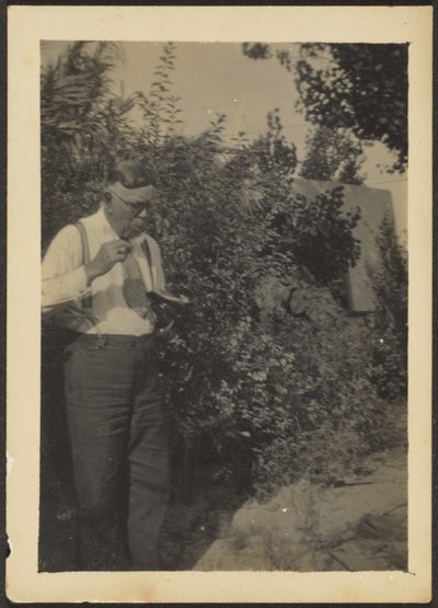 [Fleckenstein spiser i en have]. af Louis Fleckenstein