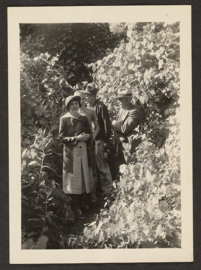 [Fleckenstein, Florence, og hendes sønner i skoven]. af Louis Fleckenstein
