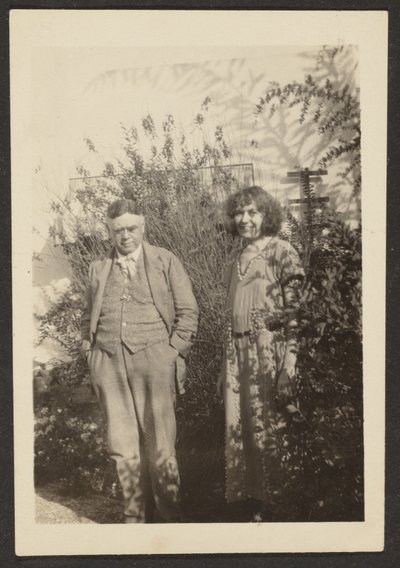 [Fleckenstein og Florence i haven]. af Louis Fleckenstein