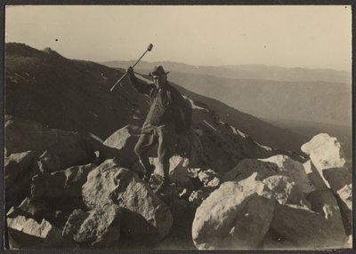 [Fleckenstein on Rocks] af Louis Fleckenstein