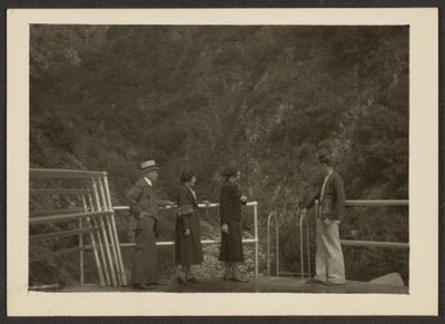 [Gruppe ved Vista Point] af Louis Fleckenstein