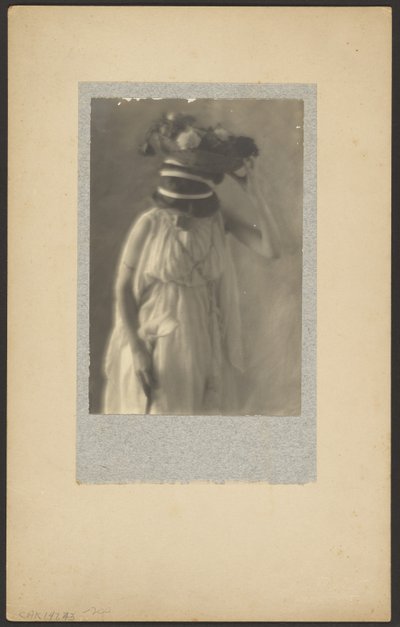 [Model i klassisk kostume]. af Louis Fleckenstein