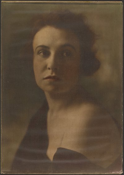 [Portræt af en kvinde med bare skuldre]. af Louis Fleckenstein
