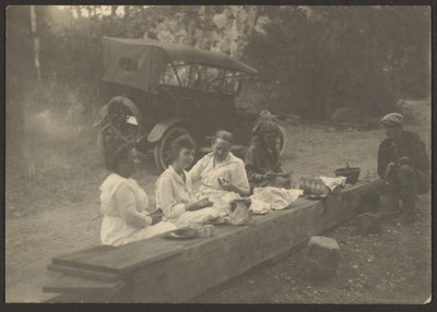 [Picnicscene ved vejen] af Louis Fleckenstein