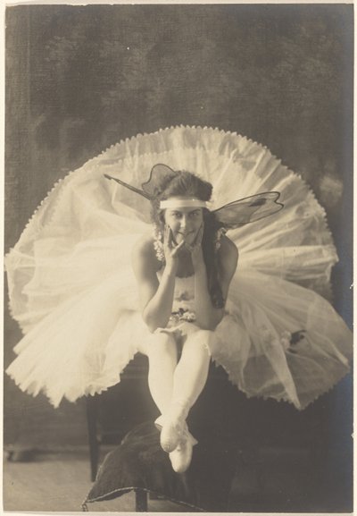 [Ung ballerina med fe-vinger] af Louis Fleckenstein