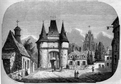 Arkitektur: udsigt over porten Saint Julien (1460-1483), I baggrunden udsigt over den gotiske kirke Notre Dame des Marais (1450-1623). La Ferte Bernard, Sarthe (72) af Louis Moullin