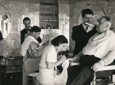Frisørsalon og manicure af Luigi Leoni