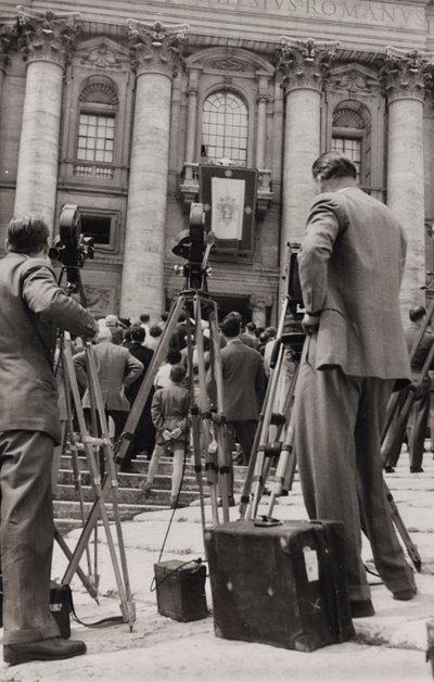 Fotografer på Peterspladsen i Rom af Luigi Leoni