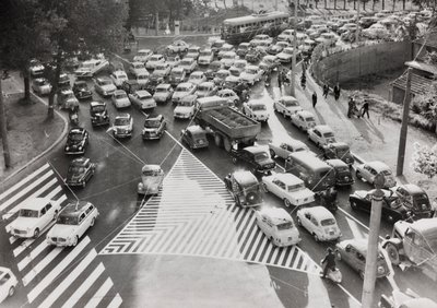 Scene af trafik på en gade i Rom af Luigi Leoni
