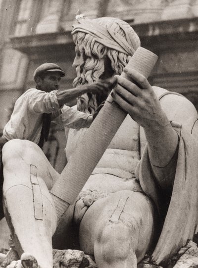 Arbejder på skulpturen af Ganges i fontænen med de fire floder på Piazza Navona i Rom af Luigi Leoni