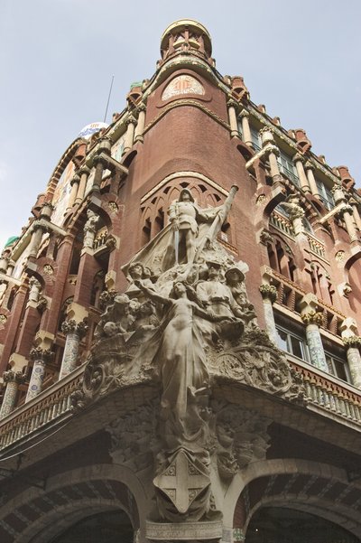 Hjørne med allegorisk relief, 1908 af Luis Domenech i Montaner