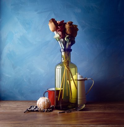 Tørrede blomster og appelsin af Luiz Laercio