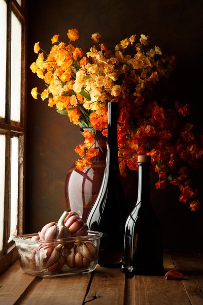 Rustikt hvidløg og blomster af Luiz Laercio