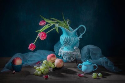 Elegante tulipaner og frugt af Lydia Jacobs