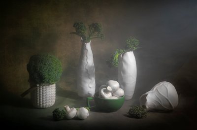 Stemningsfuldt broccolistilleben af Lydia Jacobs